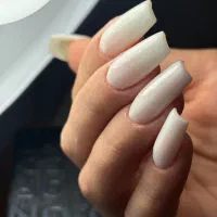 خدمات کاشت ناخن