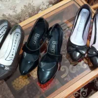 سه جفت کفش زنانه