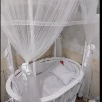 تخت کنار مادر