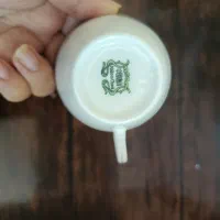فنجون گل سرخی قدیمی با نلبکی و شش تا بشقاب مرغی|کلکسیون اشیاء عتیقه|اصفهان, باغ فدک|دیوار