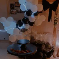تعدادی بادکنک آماده نصب