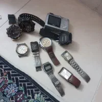 تعدادی ساعت ودوربین
