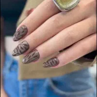 خدمات کاشت ناخن ملک شهر