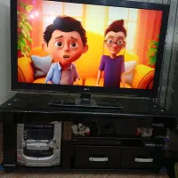 یک عدد میز تلوزیون شیک و زیبا