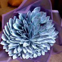 دسته گل پول شیک و زیبا به رنگ بنفش