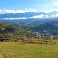 زمین هکتاری مناسب گردشگری