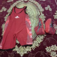 لباس و کفش کشتی