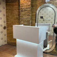 فروش دو عدد آیینه و یک میز منشی