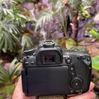 دوربین کانن d70 در حد آک با لنز 50به همراه سه پایه|دوربین عکاسی و فیلم‌برداری|شیراز, قدوسی شرقی|دیوار