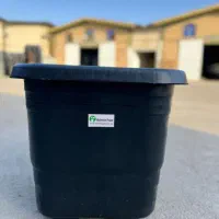 کارگر کارخانه تزریق پلاستیک