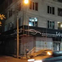 کارگر ساده علاقه مند به تابلوسازی