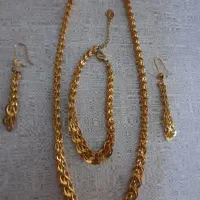 سرویس کاملا شبیه طلا رنگ ثابت .سیاه نمیشه|بدلیجات|نهاوند, |دیوار