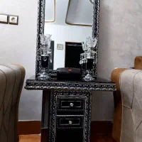 میز به همراه آینه