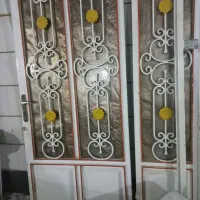 در با چارچوب و قفل