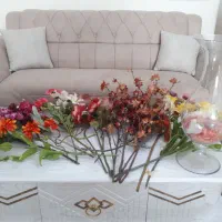 گلدان و گل مصنوعی