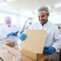 کارگر ساده سالن تولید مواد غذایی