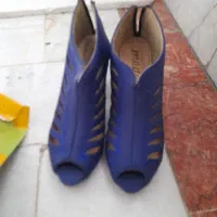 دو تا کفش مجلسی و یک بوت مشکی