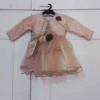 تعدادی لباس و کلاه بچه در حد