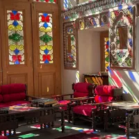 مبل چایچی عتیقه با میز و عسلی بسیار تمیز|مبلمان خانگی و میز عسلی|اصفهان, سنبلستان|دیوار