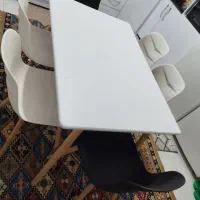 میز نهار خوری در حد نو