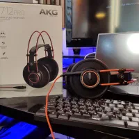 هدفون حرفه ای استودیویی k712 pro  AKG