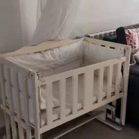 تخت کنار مادر