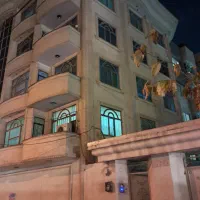 آپارتمان ۱۲۰متری.طبقه۳،فاقدآسانسور،نبش ادیب۹