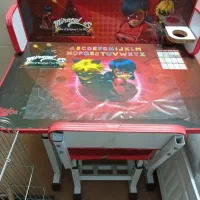 میز تحریر کار کرده بچگانه