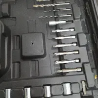 دریل شارژی دوعدد باطری داره بسیار قوی