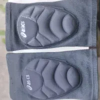 ۴ عدد زانو بند والیبال مدل asics اسیکس در حد نو