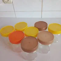 مقداری شیشه نیم کیلویی حدود ۴۰ عدد