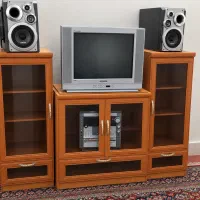 تلویزیون ضبط و میز