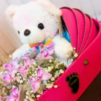 «لطافتِ عشق در میان گل‌ها»