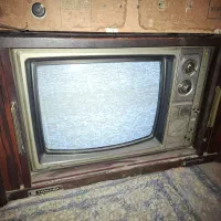 دو عدد تلوزیون قدیمی