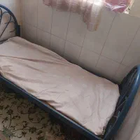 تخت فلزی تک نفره با میز آرایش|تخت و سرویس خواب|تهران, والفجر (افسریه)|دیوار