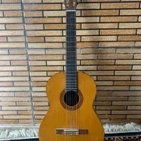 گیتار یاماهاc40 تمیزومرتب با کاور وپایه ی دیواری