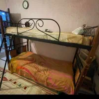 تعدادی تخت و تشک تک نفره و دو طبقه بفروش می رسد