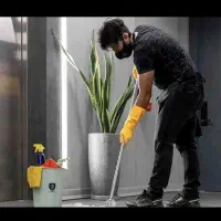 خدمتکار نظافتچی و تمیز کار آقا هستم