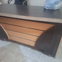 دو عدد میز کاملا سالم و صندلی مدیریت