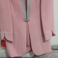 یه دست کت وشلوار  سه تیکه نو رنگ کالباسی