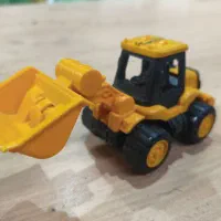 نیروی خانم جهت بسته‌بندی و مونتاژ اسباب بازی