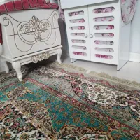 یک عدد میز چرخ و یک عدد دراور