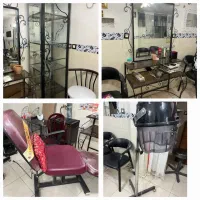 دو عدد آینه و میز، دکور، کلاه مش،صندلی اصلاح