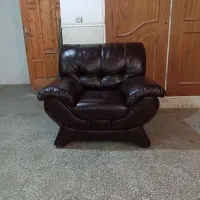 مبل راحتی تمام چرم دونفره در حد نو