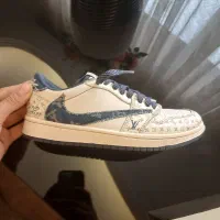 کفش جردن لویی تون سایز ۳۹ و۴۰ هم میخوره