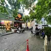 باریستا کار کمک باریستا کار اموز دختر