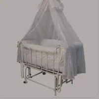 گهواره کنار تخت مادر