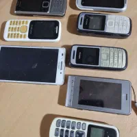 تعداد8 عدد گوشی