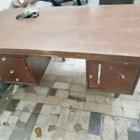 7صندلی ساده یک میز بزرگ 2عدد صندلی چرخدار