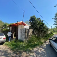 فروش زمین ۶۰۰ متری با ویلای قدیمی تمیز وقابل سکونت